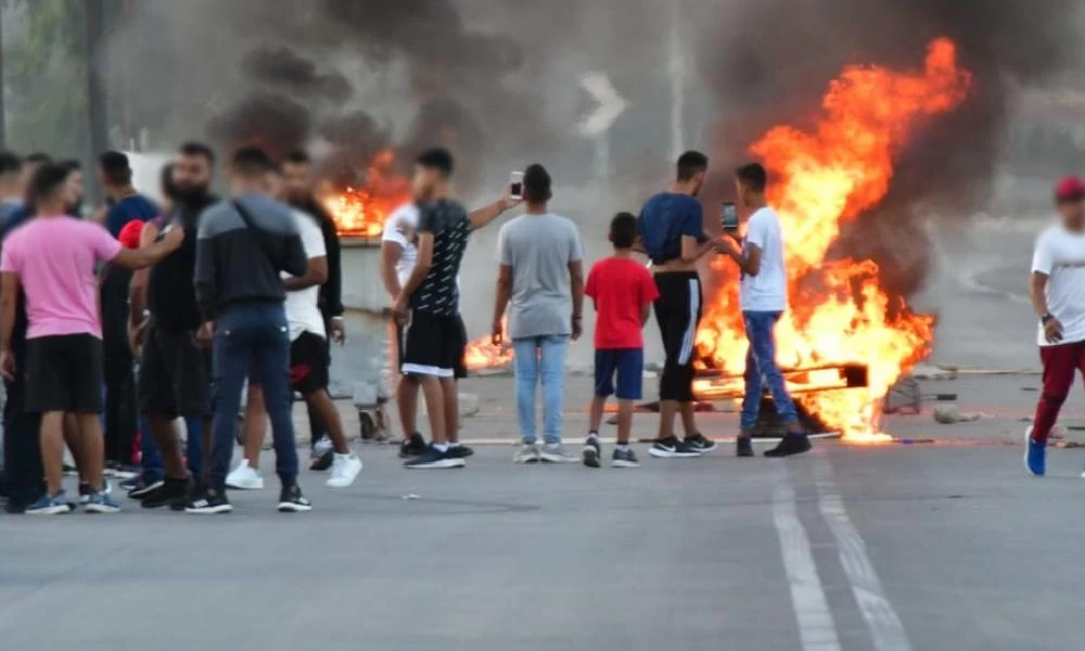 Εκτεταμένα επεισόδια Ρομά: Εκρηκτικό το κλίμα σε Κόρινθο, Λιόσια, Ασπρόπυργο & Λαμία